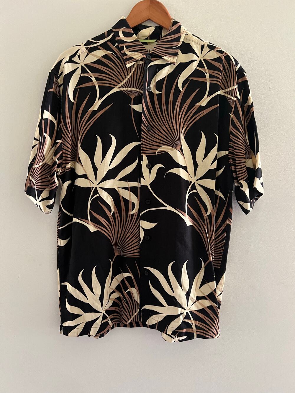 NWOT Cubavera Men’s Button Down Rayon Shirt Black Brown Palm Leaves Size Med JL